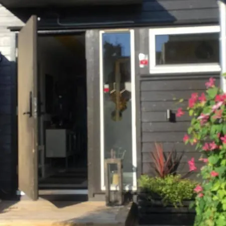 Vakantiehuis Charming, Spacious Family Near Center *
