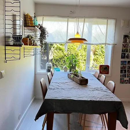 Charming, Spacious Family Near Center Vakantiehuis *