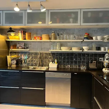Charming, Spacious Family Near Center Vakantiehuis
