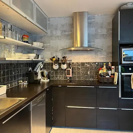 Charming, Spacious Family Near Center Vakantiehuis