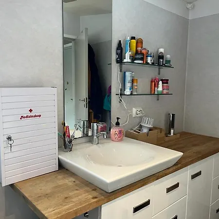 Charming, Spacious Family Near Center Vakantiehuis